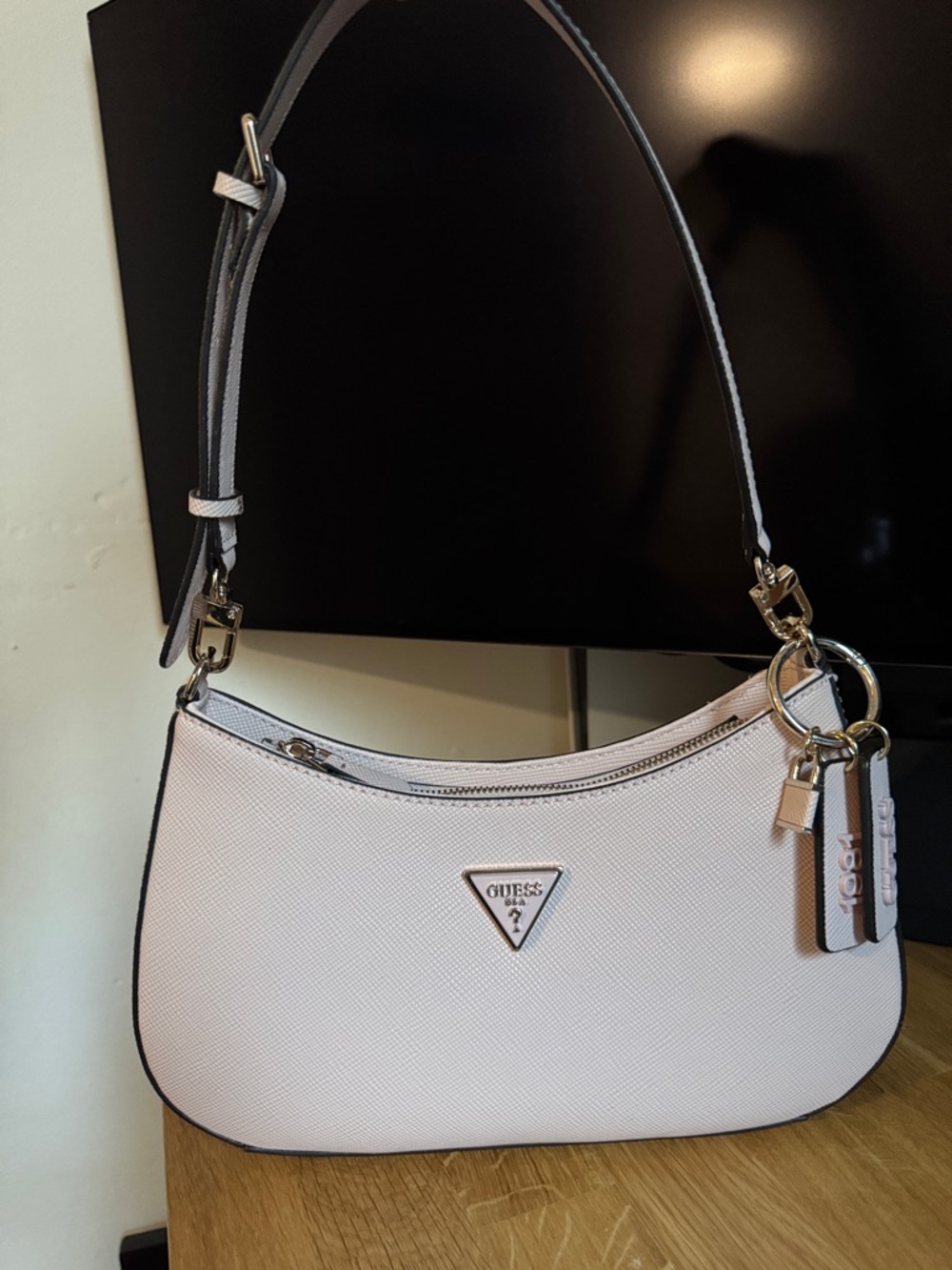 Guess Noelle Saffiano Shoulder Bag in Light Rose